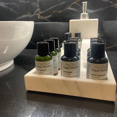 아파트 Botanique Airbnb, *
