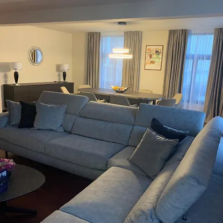 아파트 Botanique Airbnb, *