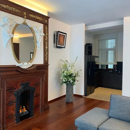 아파트 Botanique Airbnb, *
