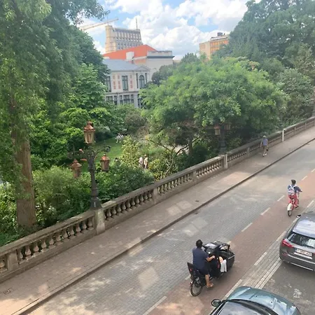 아파트 Botanique Airbnb, *