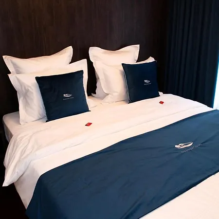 Botanique Airbnb, *