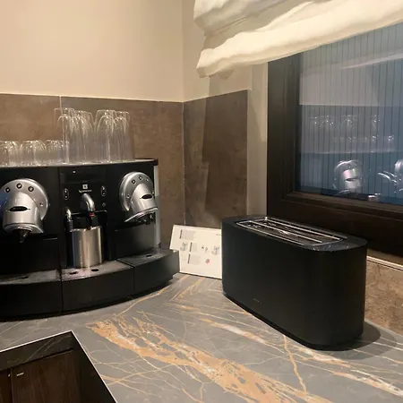 Apartment Botanique Airbnb, *