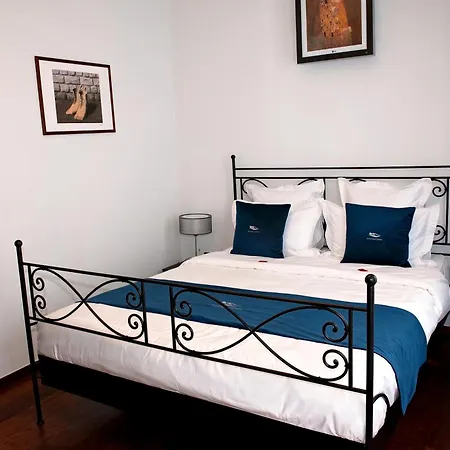 Botanique Airbnb, *