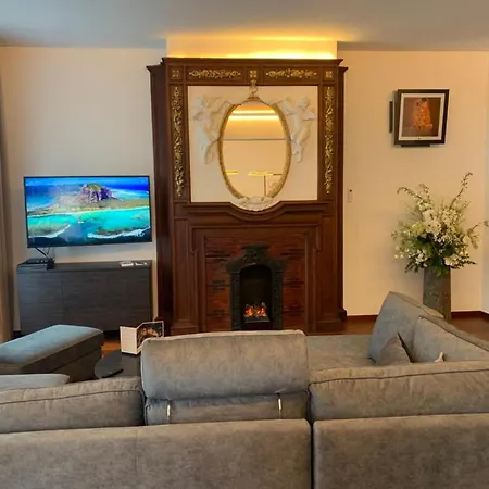 Apartment Botanique Airbnb,