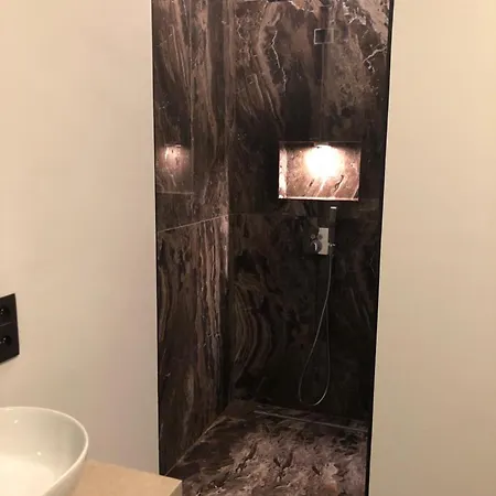 Botanique Airbnb, Antwerpen