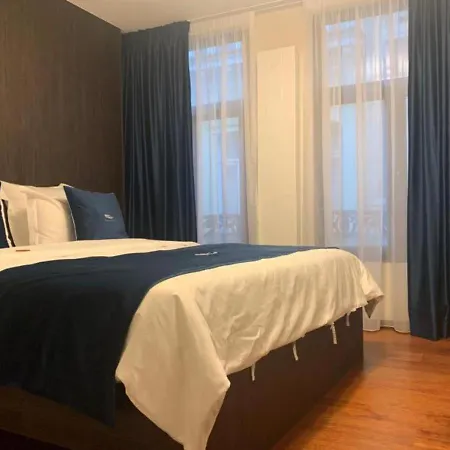 Botanique Airbnb, *