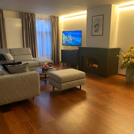 Botanique Airbnb, *