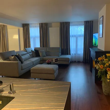Apartment Botanique Airbnb, Antwerp