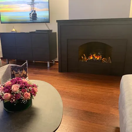 Apartment Botanique Airbnb, *