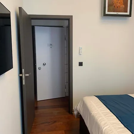 Botanique Airbnb, Apartment *