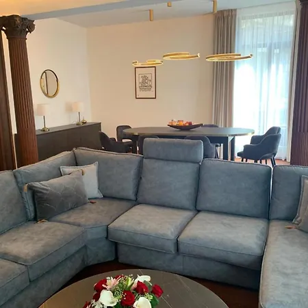 Apartment Botanique Airbnb,