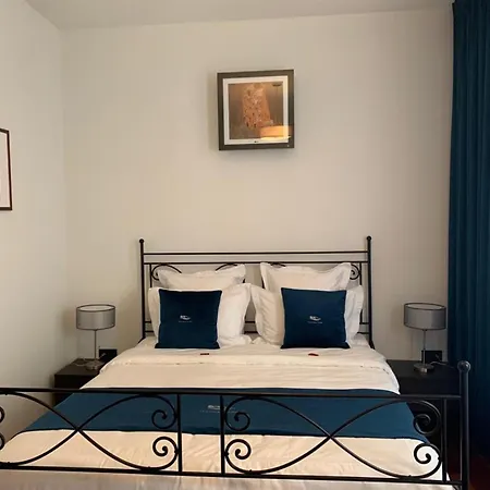 Apartment Botanique Airbnb, Antwerp